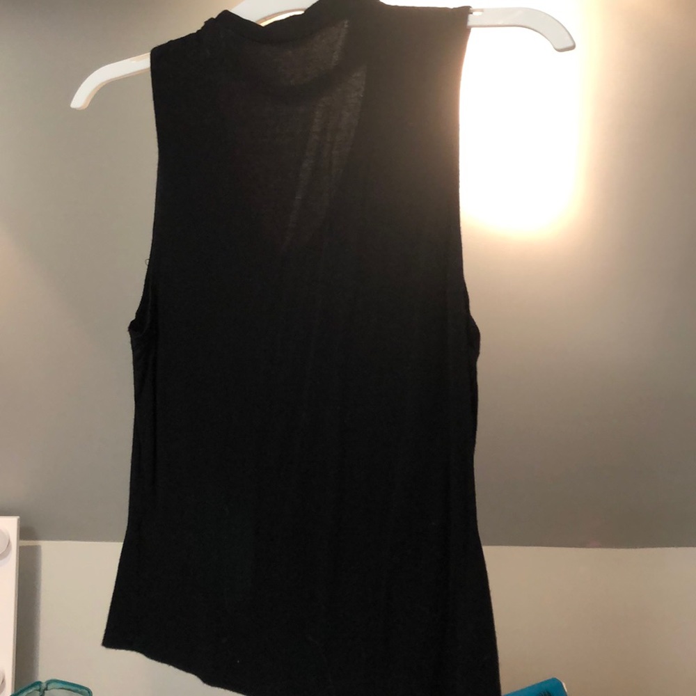 A black choker/ V-neck tank top - Picture 2 of 3